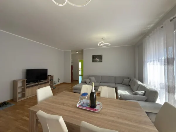 Tirane, shitet apartament 3+1+Ballkon Kati 4, 130 m² 245.999 € (Selitë)