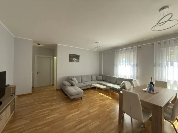 Tirane, shitet apartament 3+1+Ballkon Kati 4, 130 m² 245.999 € (Selitë)