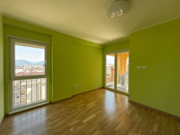 Tirane, shitet apartament 3+1+Ballkon Kati 4, 130 m² 245.999 € (Selitë)