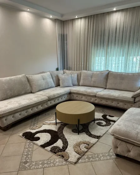 Tirane, jepet me qera apartament 2+1 Kati 2, 100 m² 800 € (Embassy Of The United States)