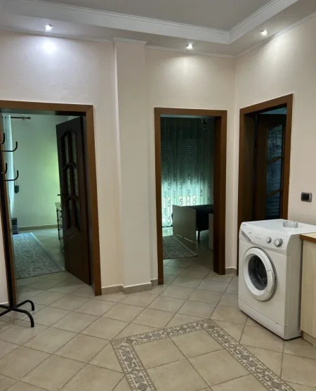 Tirane, jepet me qera apartament 2+1 Kati 2, 100 m² 800 € (Embassy Of The United States)