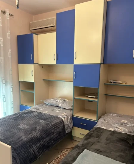 Tirane, jepet me qera apartament 2+1 Kati 2, 100 m² 800 € (Embassy Of The United States)