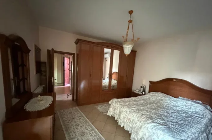 Tirane, jepet me qera apartament 2+1 Kati 2, 100 m² 800 € (Embassy Of The United States)