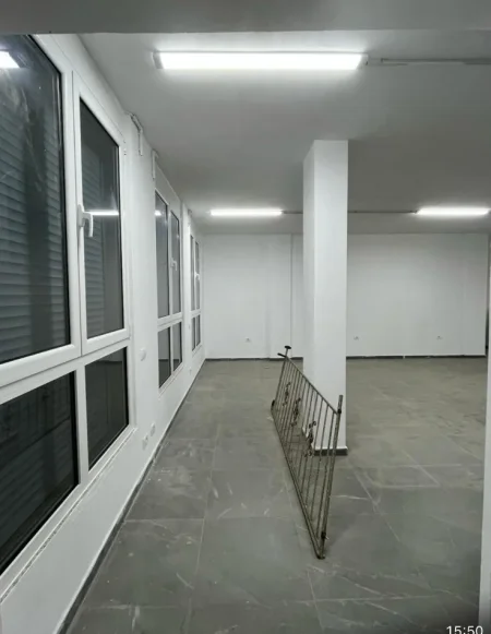Tirane, jap me qera Objekti Biznesi sall e hapur 800 €