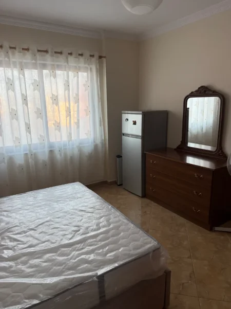 Tirane, jepet me qera apartament 1+1+Ballkon Kati 3, 70 m² 550 € 