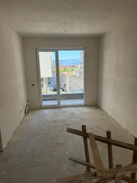 Tirane, shitet apartament 2+1+Ballkon Kati 2, 81 m² 100.000 € (Univers City)