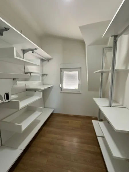 Tirane, jepet me qera Vile 4+1+Ballkon Kati 0, 150 m² 2.700 € (White House, TEG)