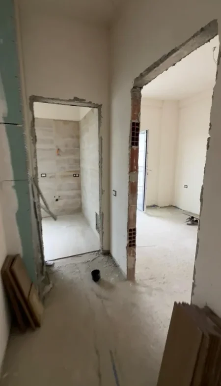Tirane, shitet apartament 1+1 Kati 2, 76 m² 120.000 € (Porta re)