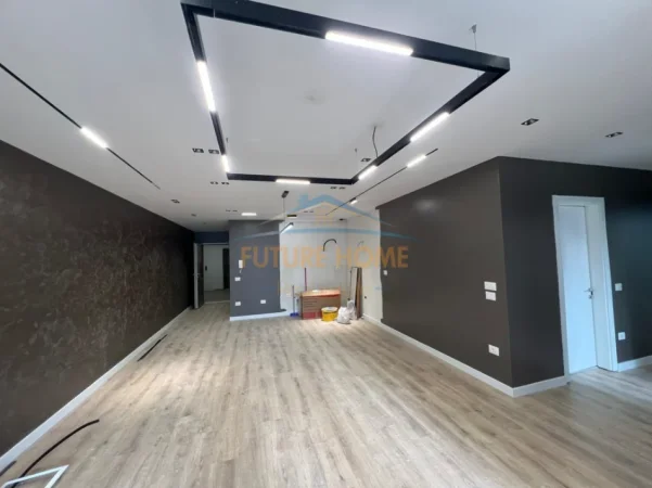 Tirane, jepet me qera apartament 3+1+Ballkon Kati 4, 132 m² 800 € (Unaza e Re)