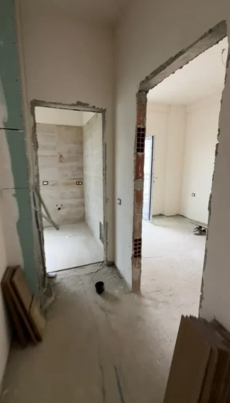 Tirane, shitet apartament 1+1+Ballkon Kati 2, 77 m² 120.000 € (Teg)