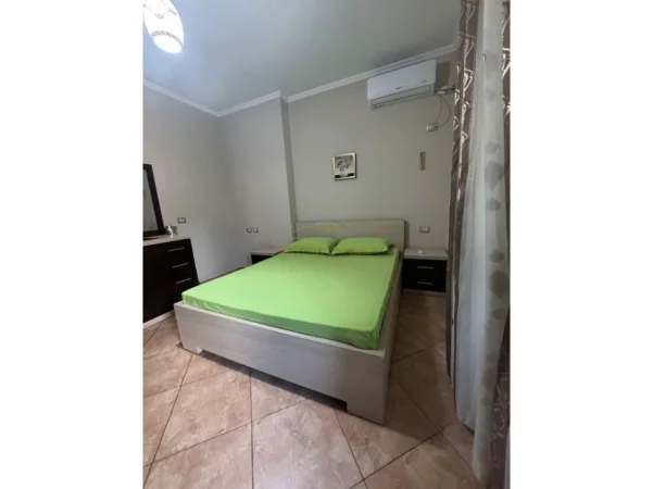 Tirane, jepet me qera apartament 2+1+Ballkon Kati 4, 92 m² 700 € (Rruga e Kavajes)