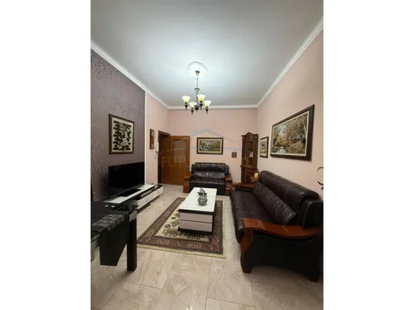 Shqiperi, jepet me qera apartament 2+1+Ballkon Kati 2, 64 m² 700 € (Vasil Shanto)
