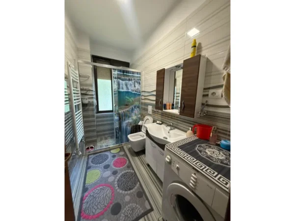 Shqiperi, jepet me qera apartament 2+1+Ballkon Kati 2, 64 m² 700 € (Vasil Shanto)