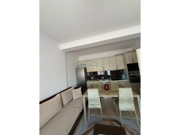 Tirane, jepet me qera apartament 2+1+Ballkon Kati 4, 76 m² 550 € (ish Dogana)