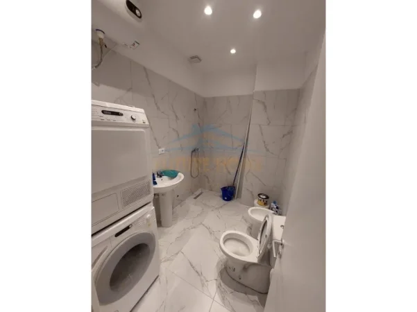 Tirane, jepet me qera apartament 1+1+Ballkon Kati 0, 56 m² 500 € (Selite)
