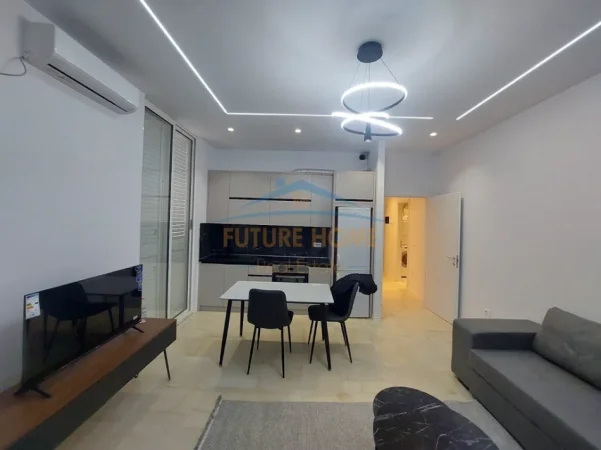 Tirane, jepet me qera apartament 1+1+Ballkon Kati 0, 56 m² 500 € (Selite)