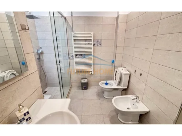 Tirane, jepet me qera apartament 3+1+Ballkon Kati 4, 77 m² 850 € (Selvia)