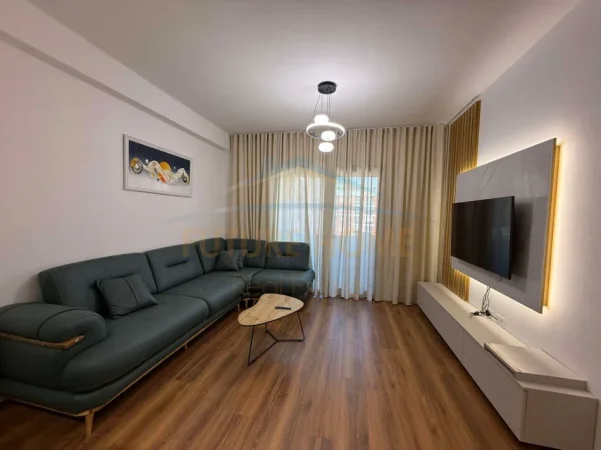 Tirane, jepet me qera apartament 2+1+Ballkon Kati 5, 105 m² 750 € (Unaza e Re)