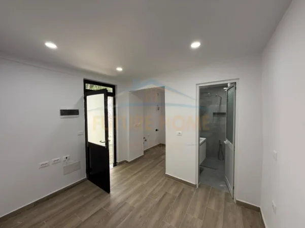 Tirane, jepet me qera ambjent biznesi Kati 0, 60 m² 900 € (Unaza e Re)