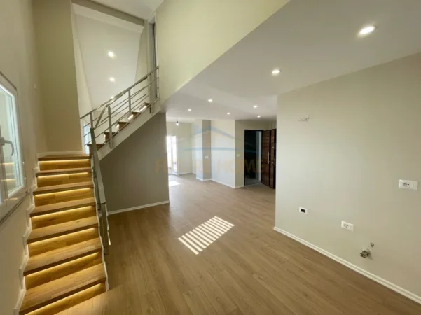 Tirane, shitet apartament 2+1+Ballkon Kati 3, 72 m² 170.000 € 