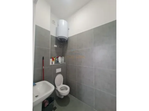 Tirane, shes ambjent biznesi Kati 0, 27 m² 125.000 € 