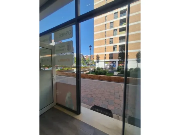 Tirane, shes ambjent biznesi Kati 0, 27 m² 125.000 € 