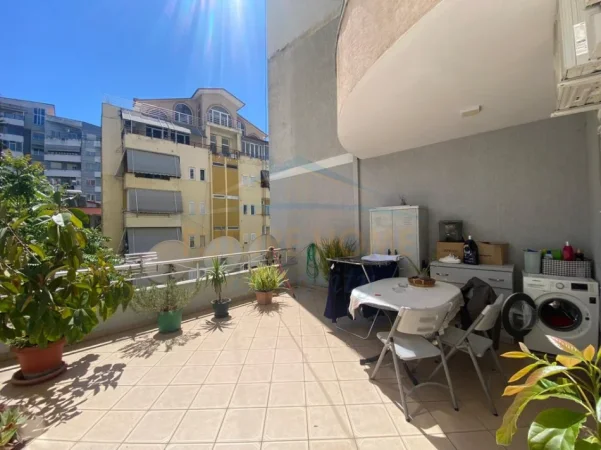 Tirane, shes apartament 2+1+Ballkon Kati 3, 87 m² 130.000 € 