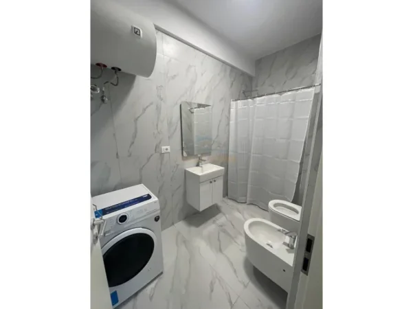 Tirane, jepet me qera apartament 1+1+Ballkon Kati 6, 63 m² 400 € (Ali Demi)