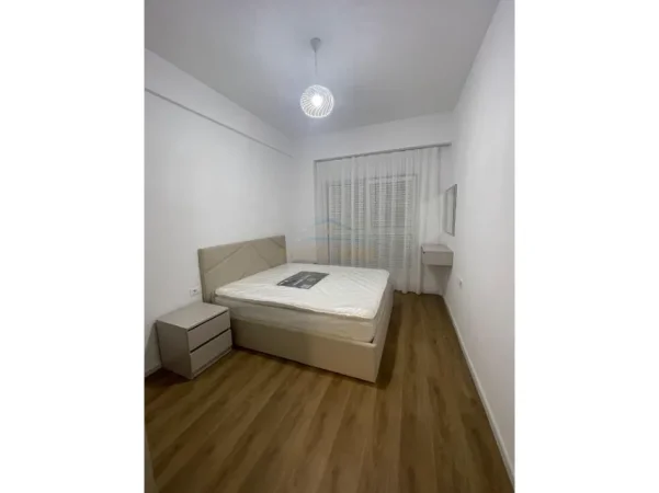 Tirane, jepet me qera apartament 1+1+Ballkon Kati 6, 63 m² 400 € (Ali Demi)