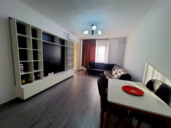 Tirane, jepet me qera apartament 2+1 , 550 € (Kashar)