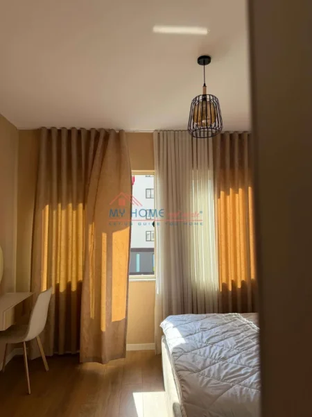Tirane, jepet me qera apartament 2+1+Ballkon Kati 3, 77 m² 600 € (Yzberisht)