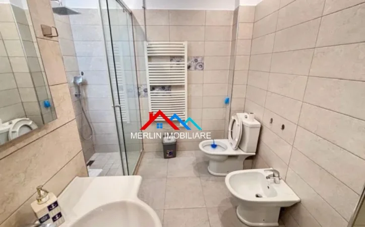 Tirane, jepet me qera apartament 3+1+Ballkon Kati 4, 100 m² 890 € (RRUGA DERVISH HEKALI,PAZARI I RI)