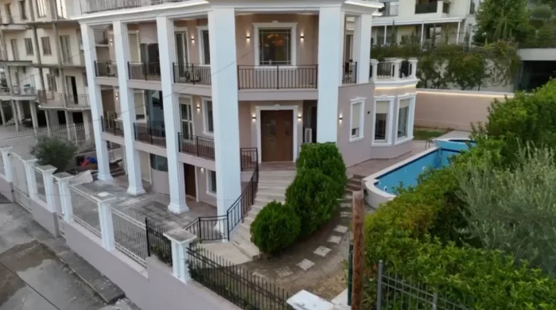 Tirane, shitet Vile 3 Katshe , 548 m² (Porta e Gjelber)