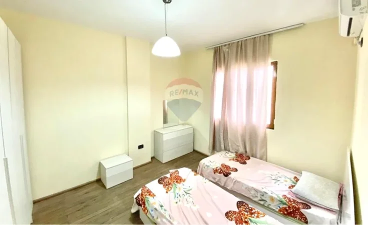 Tirane, jepet me qera apartament 2+1 Kati 2, 100 m² 550 € 