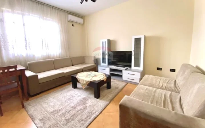 Tirane, jepet me qera apartament 2+1 Kati 2, 100 m² 550 € 