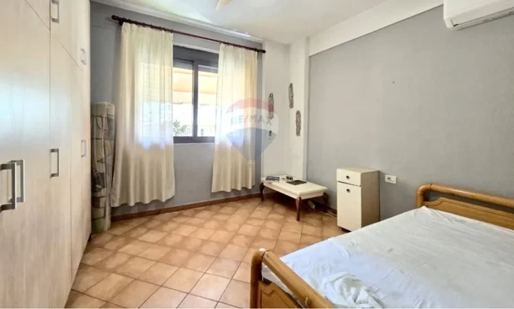 Tirane, jepet me qera apartament 2+1 Kati 3, 100 m² 500 € (Komuna e Parisit)