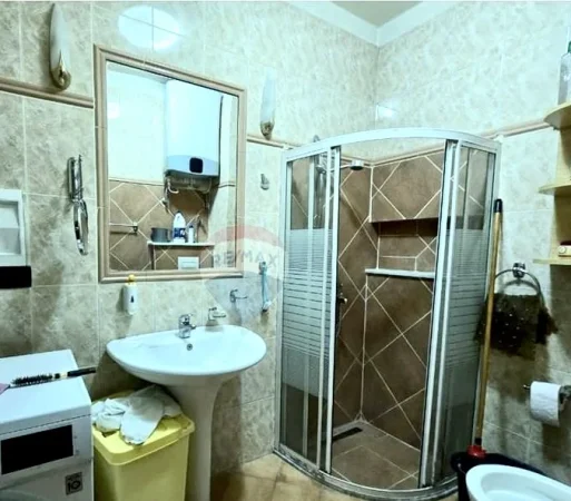 Tirane, jepet me qera apartament 2+1 Kati 3, 100 m² 500 € (Komuna e Parisit)