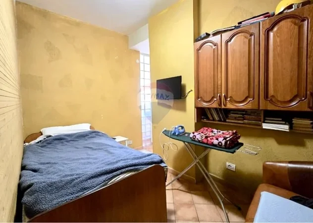 Tirane, jepet me qera apartament 2+1 Kati 3, 100 m² 500 € (Komuna e Parisit)
