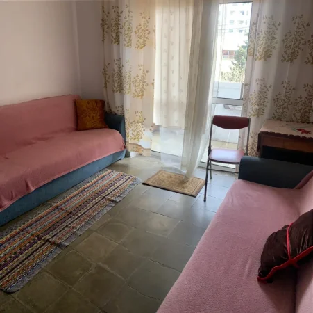 Jepet me Qera Apartamenti 2 plus 1 tek Rruga e Dibres ne Qender te Tiranes
