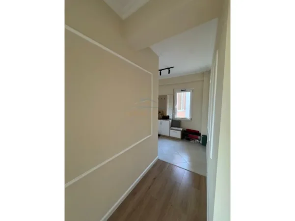 Tirane, jepet me qera apartament 2+1+Ballkon Kati 7, 125 m² 1000€ (Kompleksi Veneto)