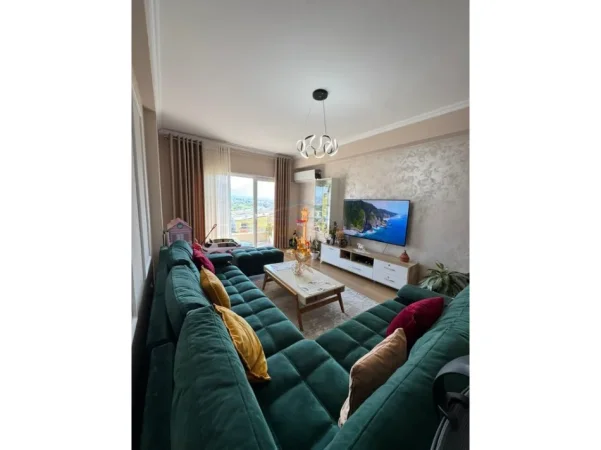 Tirane, jepet me qera apartament 2+1+Ballkon Kati 7, 125 m² 1000€ (Kompleksi Veneto)