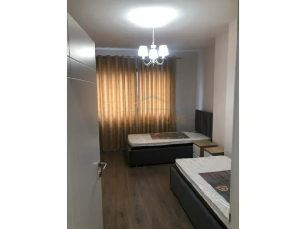 Tirane, jepet me qera apartament 2+1+Ballkon Kati 3, 85 m² 500 € (Kompleksi Molla)