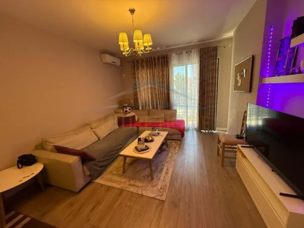 Tirane, jepet me qera apartament 2+1+Ballkon Kati 3, 85 m² 500 € (Kompleksi Molla)