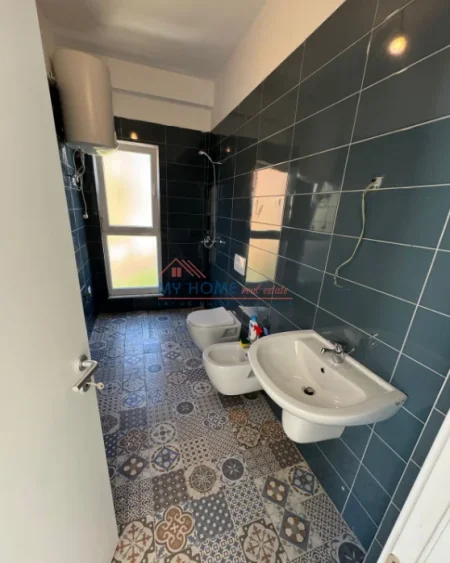 Tirane, jepet me qera zyre Kati 1, 70 m² 500 € (Rruga Dritan Hoxha)