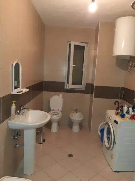 Shqiperi, jepet me qera apartament 2+1+Ballkon Kati 3, 95 m² 550 € 