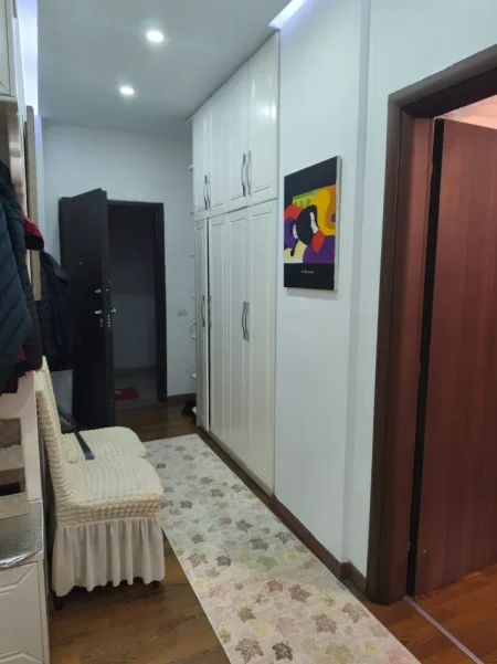 Tirane, shitet apartament 2+1+Ballkon Kati 1, 106 m² (rruga 5 maji)