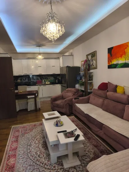 Tirane, shitet apartament 2+1+Ballkon Kati 1, 106 m² (rruga 5 maji)