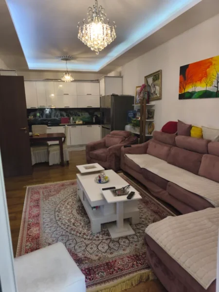 Tirane, shitet apartament 2+1+Ballkon Kati 1, 106 m² (rruga 5 maji)