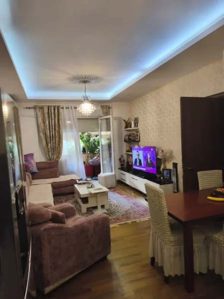 Tirane, shitet apartament 2+1+Ballkon Kati 1, 106 m² (rruga 5 maji)