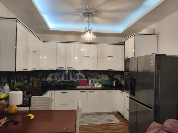 Tirane, shitet apartament 2+1+Ballkon Kati 1, 106 m² (rruga 5 maji)